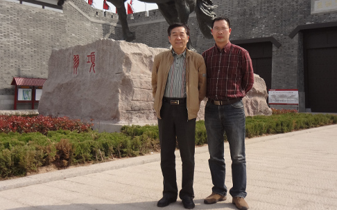 佳之合總經(jīng)理與南京企業(yè)家協(xié)會(huì)副秘書(shū)長(zhǎng)余永捷合影