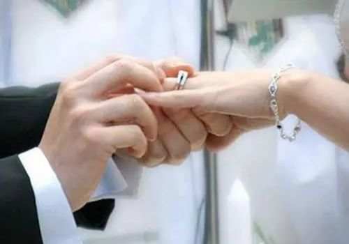 合肥外遇調(diào)查取證：離婚后財產(chǎn)糾紛還可不可以起訴