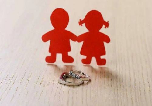 離婚了有兩個(gè)小孩撫養(yǎng)費(fèi)怎么算