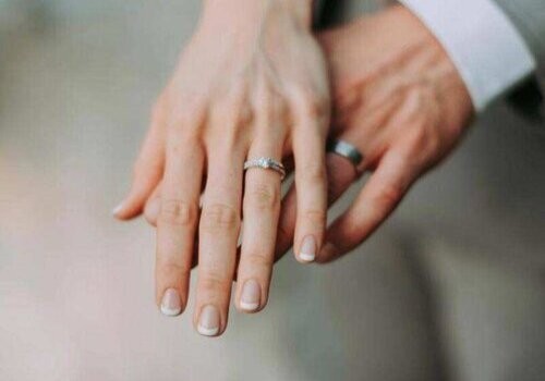 沒領(lǐng)結(jié)婚證買房可以寫兩個人的名字嗎